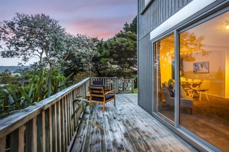 Photo of property in 14 Grays Road, Plimmerton, Porirua, 5026