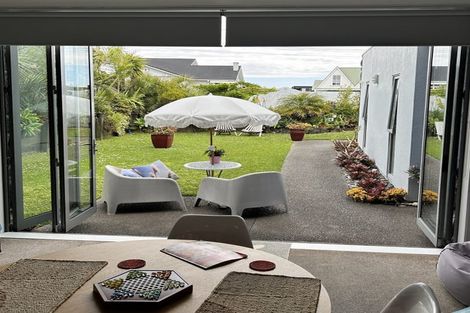 Photo of property in 7 Merani Street, Narrow Neck, Auckland, 0622