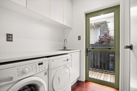 Photo of property in 2 Wharf Road, Te Atatu Peninsula, Auckland, 0610