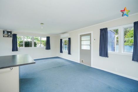 Photo of property in 30 Kilmarnock Street, Wallacetown, 9816