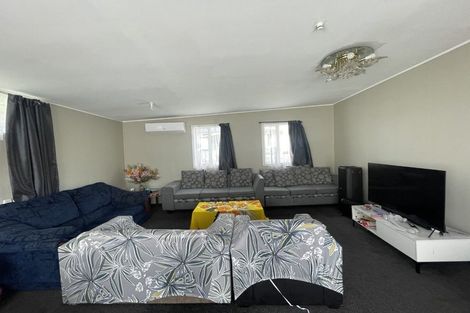 Photo of property in 8 Romney Place, Manurewa, Auckland, 2102
