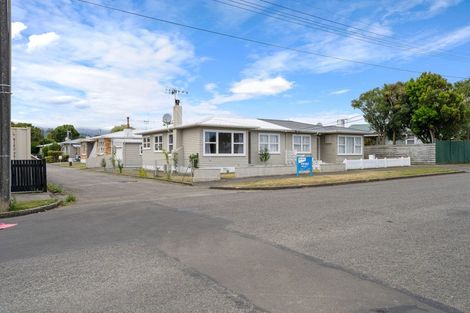 Photo of property in 34 Queenwood Road, Levin, 5510