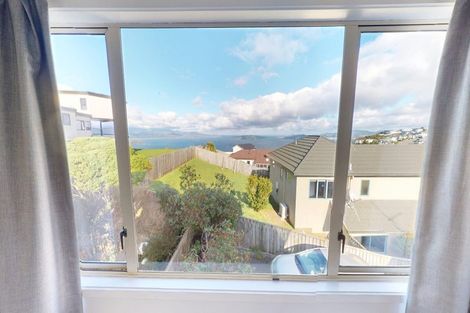 Photo of property in 74 Dress Circle, Newlands, Wellington, 6037