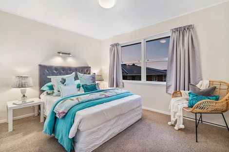 Photo of property in 1/4 Kowhai Road, Campbells Bay, Auckland, 0630