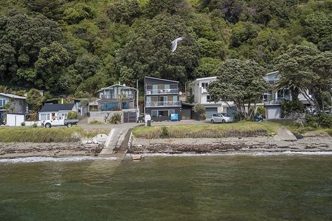 Photo of property in 10 Ocean Parade, Pukerua Bay, 5026