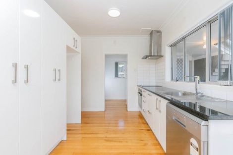 Photo of property in 2/1280 New North Road, Avondale, Auckland, 1026