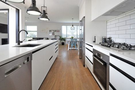 Photo of property in 8 Bellamont Street, Kumeu, 0810