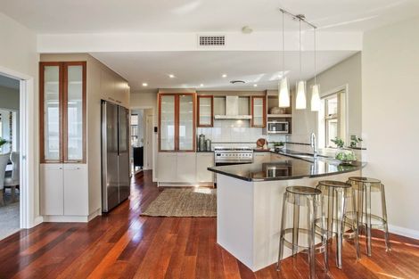 Photo of property in 51 Harbour View Road, Te Atatu Peninsula, Auckland, 0610