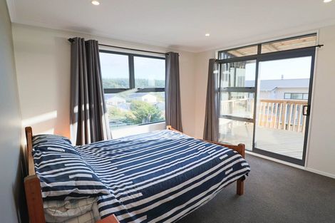 Photo of property in 6 Arataki Grove, Waitarere Beach, Levin, 5510