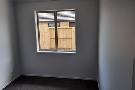 Photo of property in 91 Kaurinui Crescent, One Tree Point, 0118