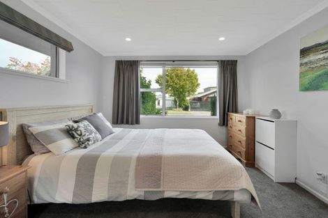 Photo of property in 6 Freebairn Street, Redwood, Christchurch, 8051
