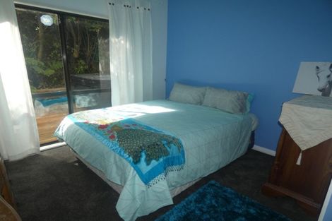 Photo of property in 94 Pomare Road, Tirohanga, Lower Hutt, 5010