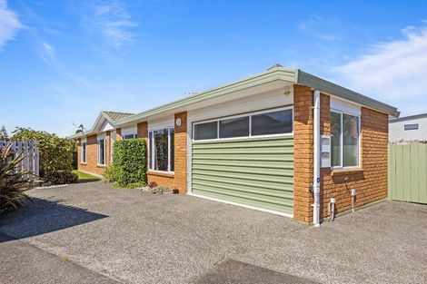 Photo of property in 2/10 Ross Crescent, Orewa, 0931