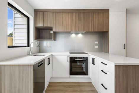 Photo of property in 8/94 Godley Road, Green Bay, Auckland, 0604