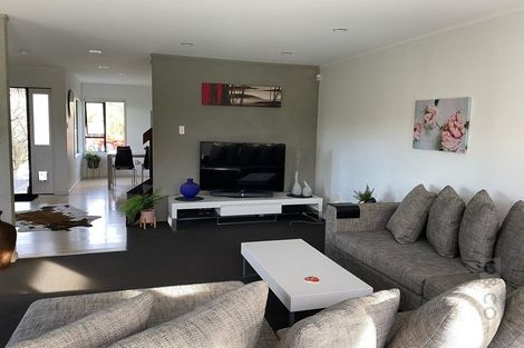 Photo of property in 206 Waitakere Road, Waitakere, Henderson, 0782