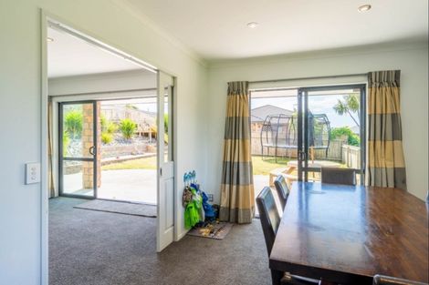 Photo of property in 7 Lambert Way, Paraparaumu, 5032
