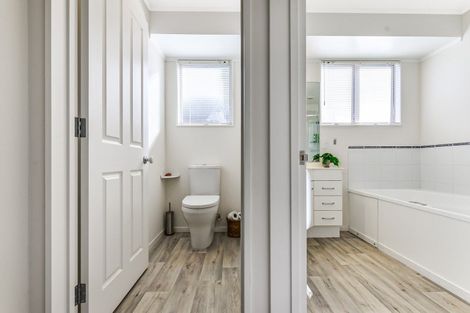 Photo of property in 33 Hastings Place, Hamilton Lake, Hamilton, 3204