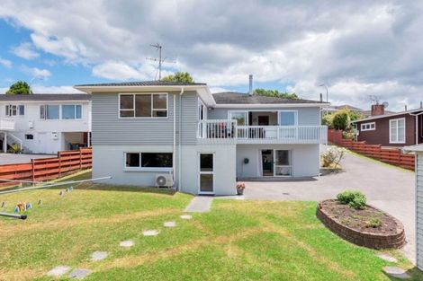 Photo of property in 6 Windsor Place, Windsor Park, Auckland, 0630