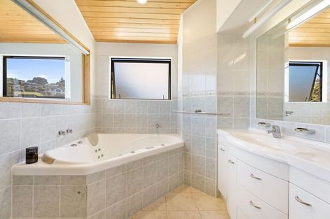 Photo of property in 221 Paku Drive, Tairua, 3508