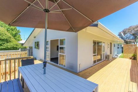 Photo of property in 99 Aquarius Drive, Kawaha Point, Rotorua, 3010