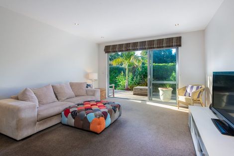 Photo of property in 10 Kahikatea Close, Campbells Bay, Auckland, 0630