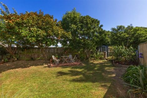 Photo of property in 2 Bedford Street, Cannons Creek, Porirua, 5024