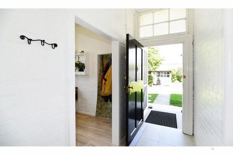 Photo of property in 17 Rhodes Street, Waimate, 7924