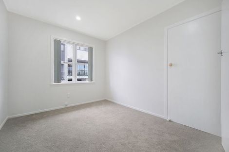 Photo of property in 16 Sylvan Crescent, Te Atatu South, Auckland, 0610