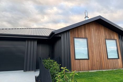 Photo of property in 42 Avalon Station Drive, Wanaka, 9305