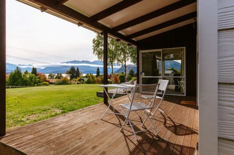 Photo of property in 3 Beech Street, Wanaka, 9305