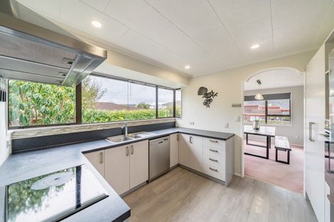 Photo of property in 32 Clearwater Terrace, Brown Owl, Upper Hutt, 5018