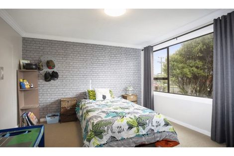 Photo of property in 15 Holloway Street, Waikiwi, Invercargill, 9810