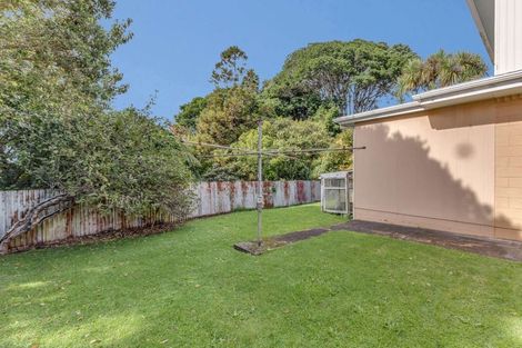 Photo of property in 27 South Road, Moturoa, New Plymouth, 4310