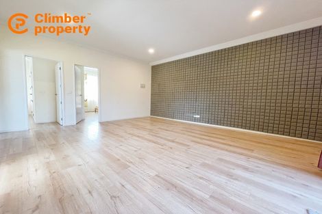 Photo of property in 12 Te Awa Place, Red Beach, 0932