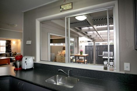 Photo of property in 92 Napier Road, Havelock North, 4130