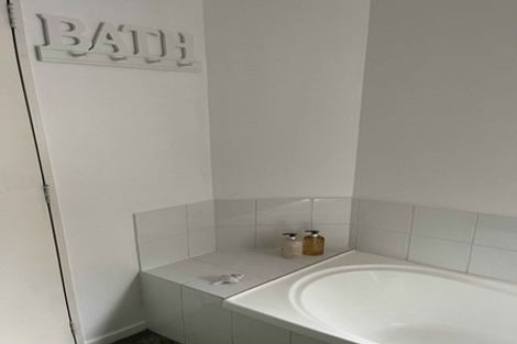 Photo of property in 25 Shelly Beach Parade, Cockle Bay, Auckland, 2014