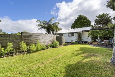 Photo of property in 44 Turanga Road, Henderson Valley, Auckland, 0612