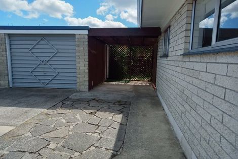 Photo of property in 2/8 Tatua Place, Conifer Grove, Takanini, 2112