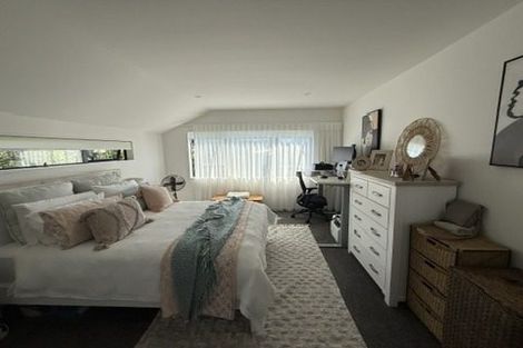 Photo of property in 905e East Coast Road, Northcross, Auckland, 0632