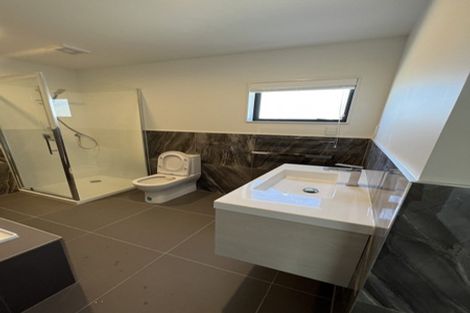 Photo of property in 9a Kaweka Street, New Lynn, Auckland, 0600