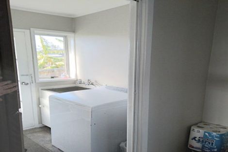 Photo of property in 2/25 Tanoa Place, Glendene, Auckland, 0602