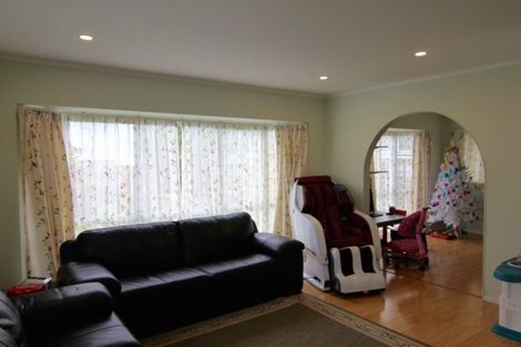 Photo of property in 2/10 Centorian Drive, Windsor Park, Auckland, 0632