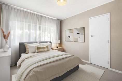 Photo of property in 26 Holdaway Avenue, Northcote, Auckland, 0627