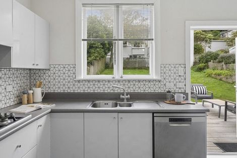 Photo of property in 21 Burrows Avenue, Karori, Wellington, 6012