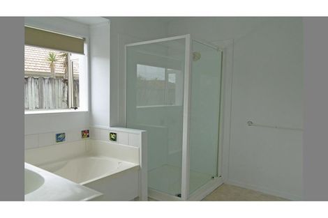 Photo of property in 8 Waylen Place, Burswood, Auckland, 2013