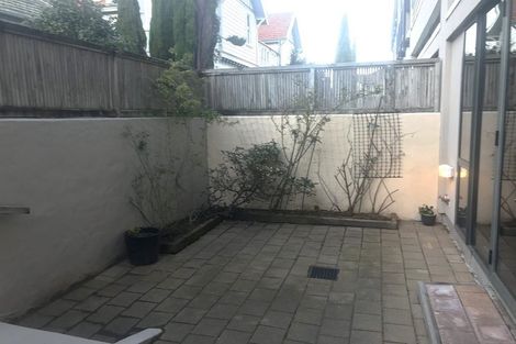 Photo of property in 2/28 Hobson Street, Thorndon, Wellington, 6011