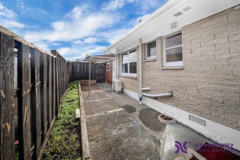 Photo of property in 2/17 Jenelin Road, Glendene, Auckland, 0602