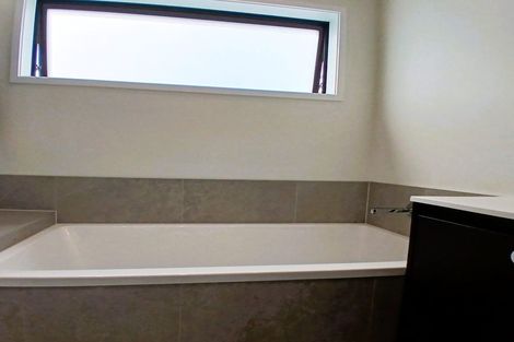 Photo of property in 3 Huataki Road, Northcote, Auckland, 0627