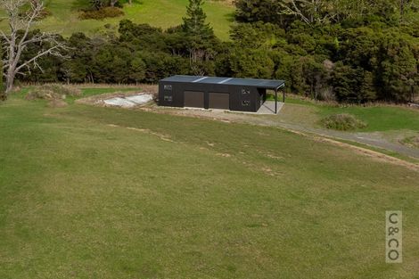 Photo of property in 22 Houkura Place, Taupaki, Henderson, 0782