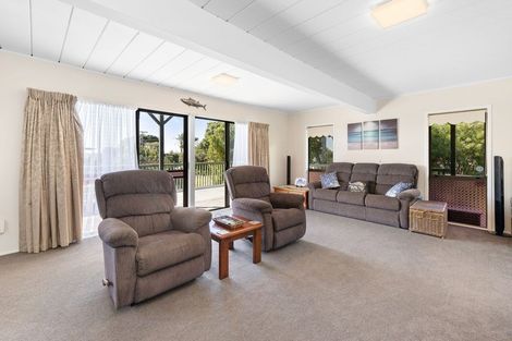 Photo of property in 12 Cooper Road, Stanmore Bay, Whangaparaoa, 0932